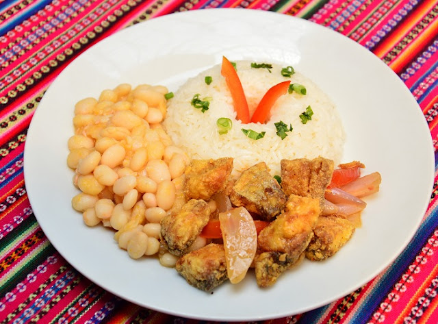 Saltado de Pescado con Frijol Panamito