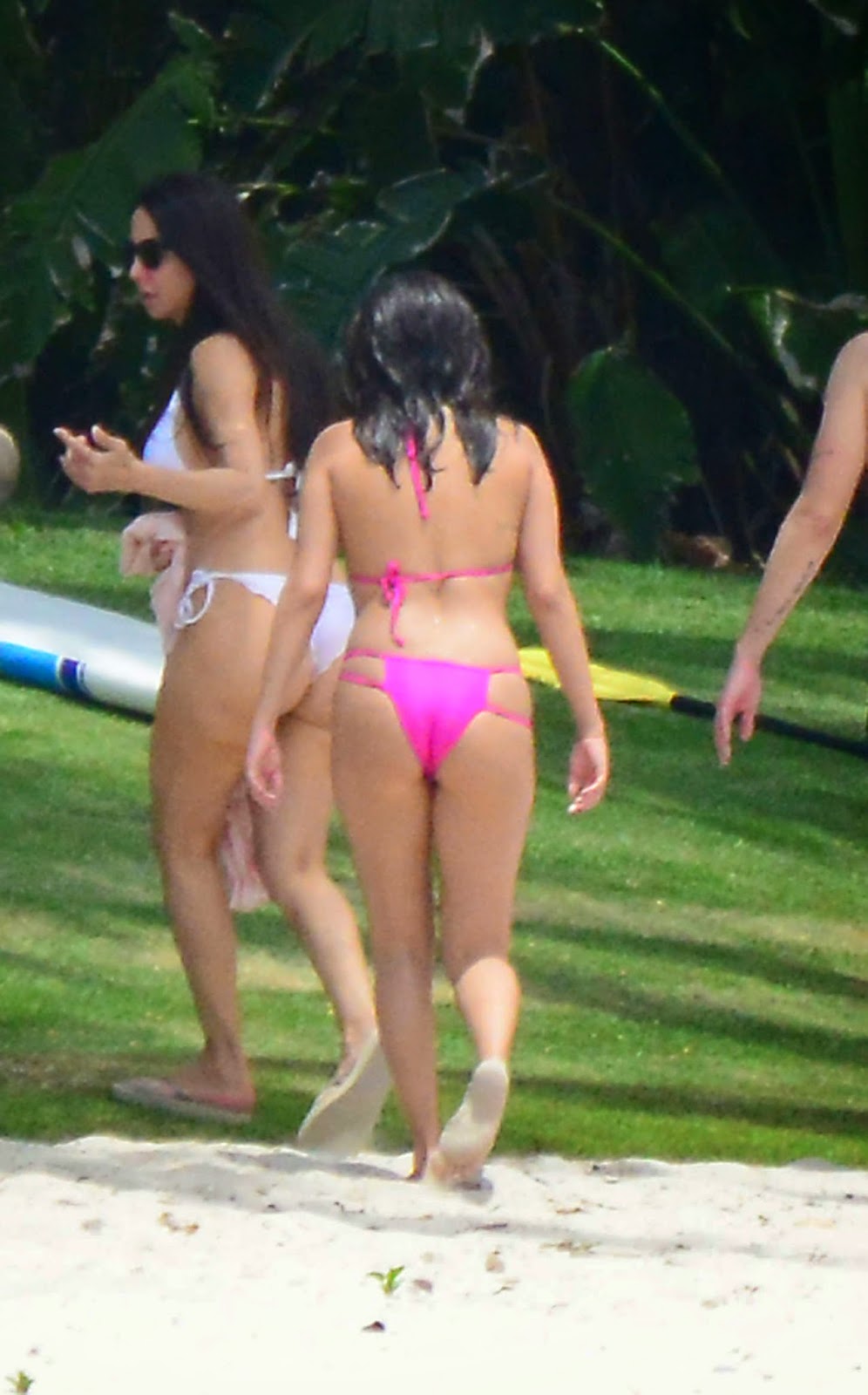 Selena Gomez In A Bikini Pictures 28