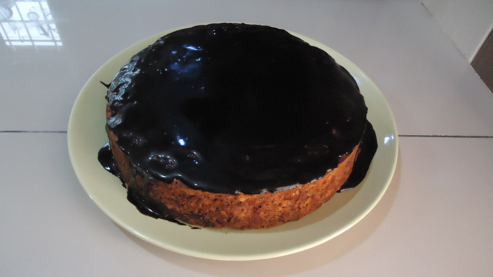 Zara ♥ Baking BANANA CAKE WITH CHOCOLATE ICING...