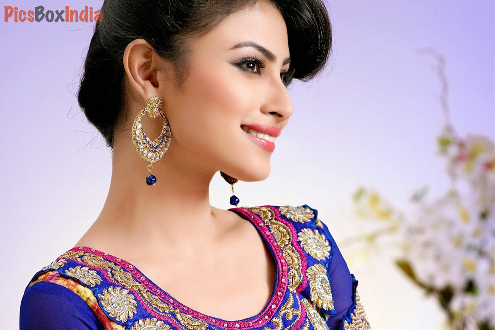 Tv Actress Mouni Roy 29 Beautiful And Hot Photos Download Indian Celebrities Hd Photos And