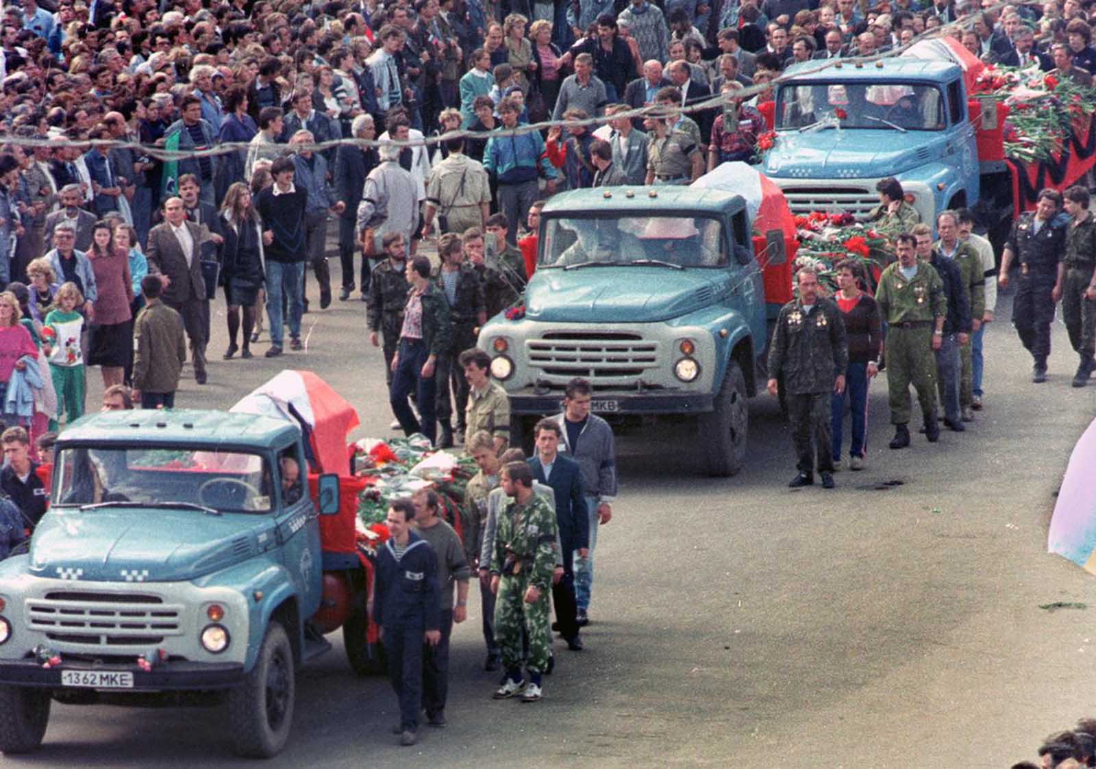 People follow a funeral procession for the victims of the coup in front of Russian White House in Moscow on August 24, 1991, after the coup attempt failed.