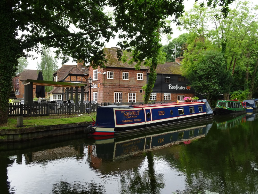 Travelling the Canals of England Up (some of) the Basingstoke Canal