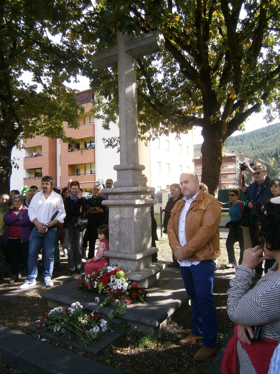 amurriodenuncianuncia Luiaondo y Bizkaia el árbol Malato