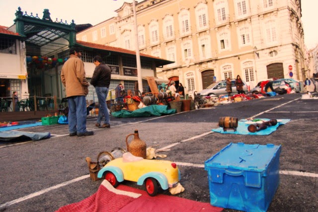 lisboa mouraria festina lente viaggi feira da ladra antan vintage