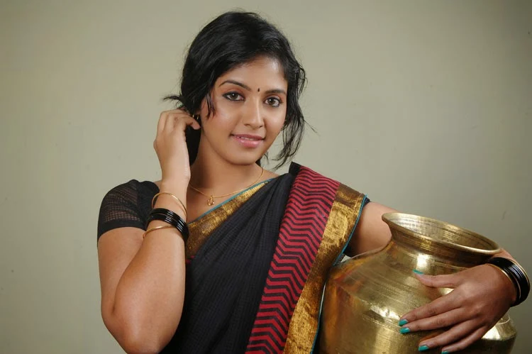 Actress Anjali Spicy Saree Photos