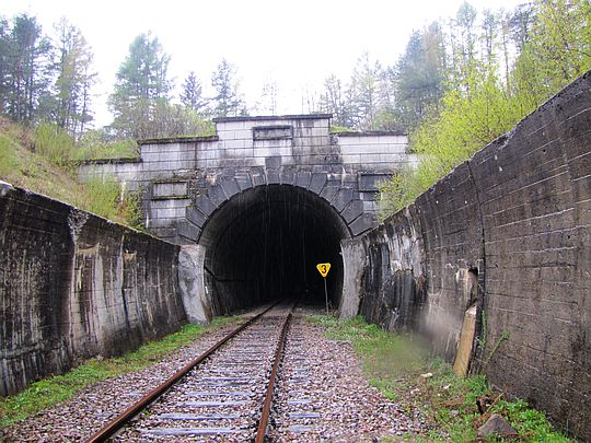 Tunel w Łupkowie od strony polskiej. Tunel w Łupkowie od strony polskiej.