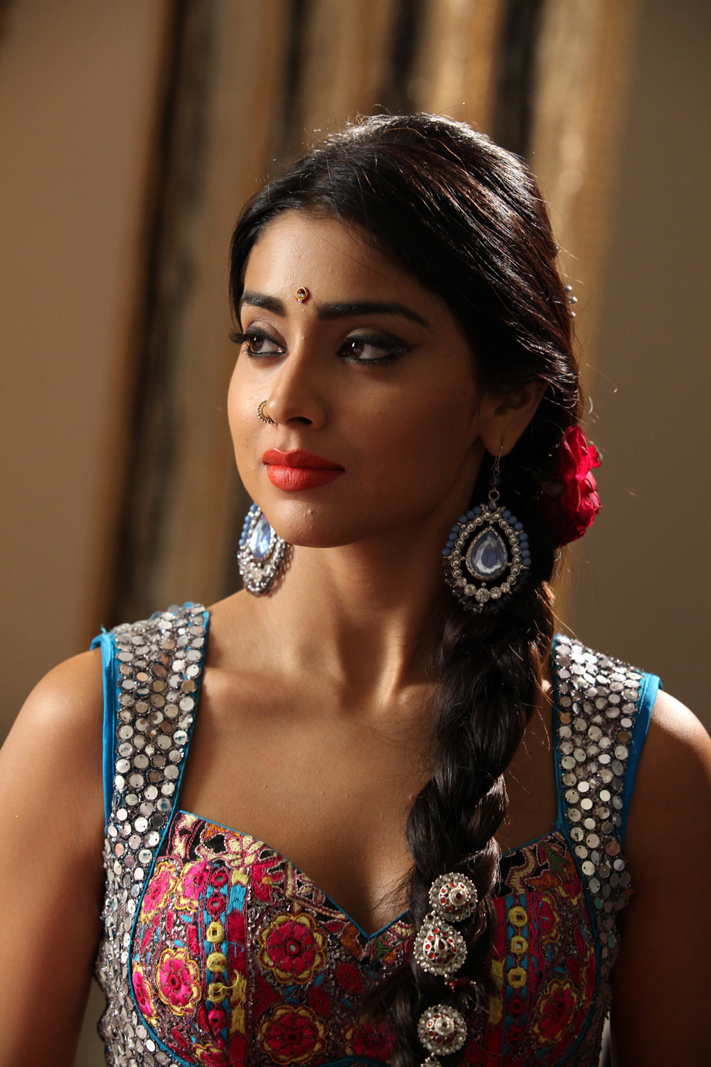PiczGallerys: Shriya Latest Hot and Spicy Stills