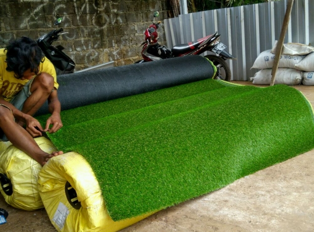 JUAL RUMPUT SINTETIS UNTUK TAMAN CS : 082210941701 - PUSAT RUMPUT