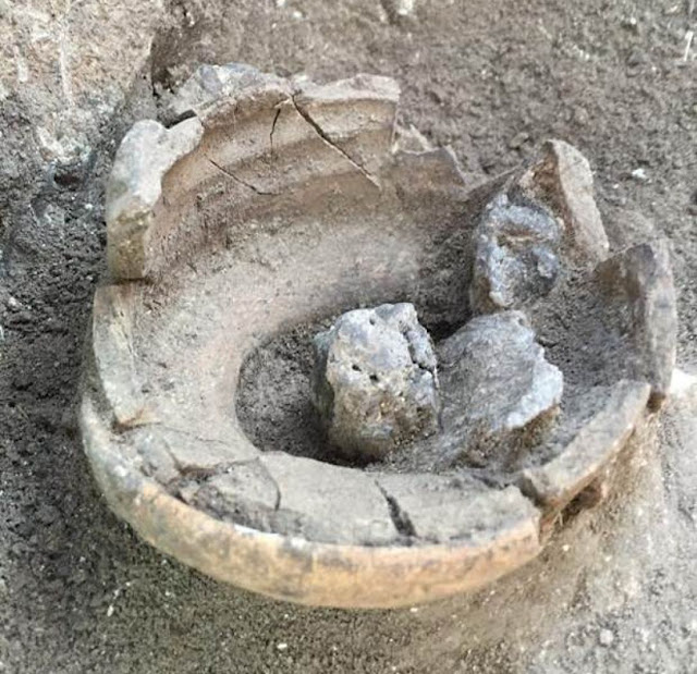 3 600 Year Old Gold And Silver Offerings Found In Canaanite Gezer The