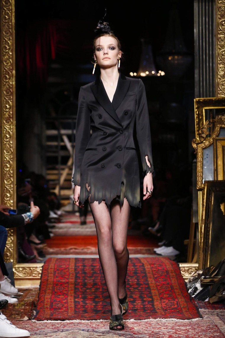 Moschino Fall/Winter 2016-2017 RTW MFW moschino-fall-winter-2016-2017-collection-milan-fashion-week, moschino-fall-winter-2016-2017, moschino-fall-winter-2016, moschino-fall-winter-2017, moschino-fall-2016-2017, moschino-fall-2016, moschino-fall-2017, moschino-teddy-bear, ours-moschino, coque-moschino, du-dessin-aux-podiums, dudessinauxpodiums