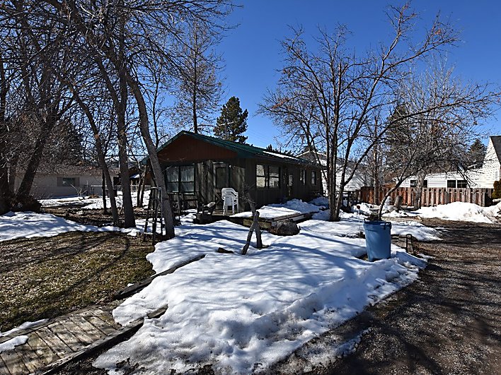 Northwest National Real Estate NEW LISTING! Cozy Home Corner Lot