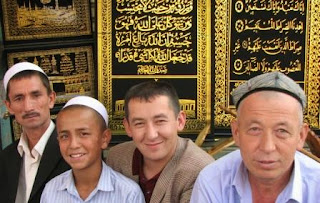 Kok Muslim Uighur Dilarang Berjenggot dan Berpuasa?