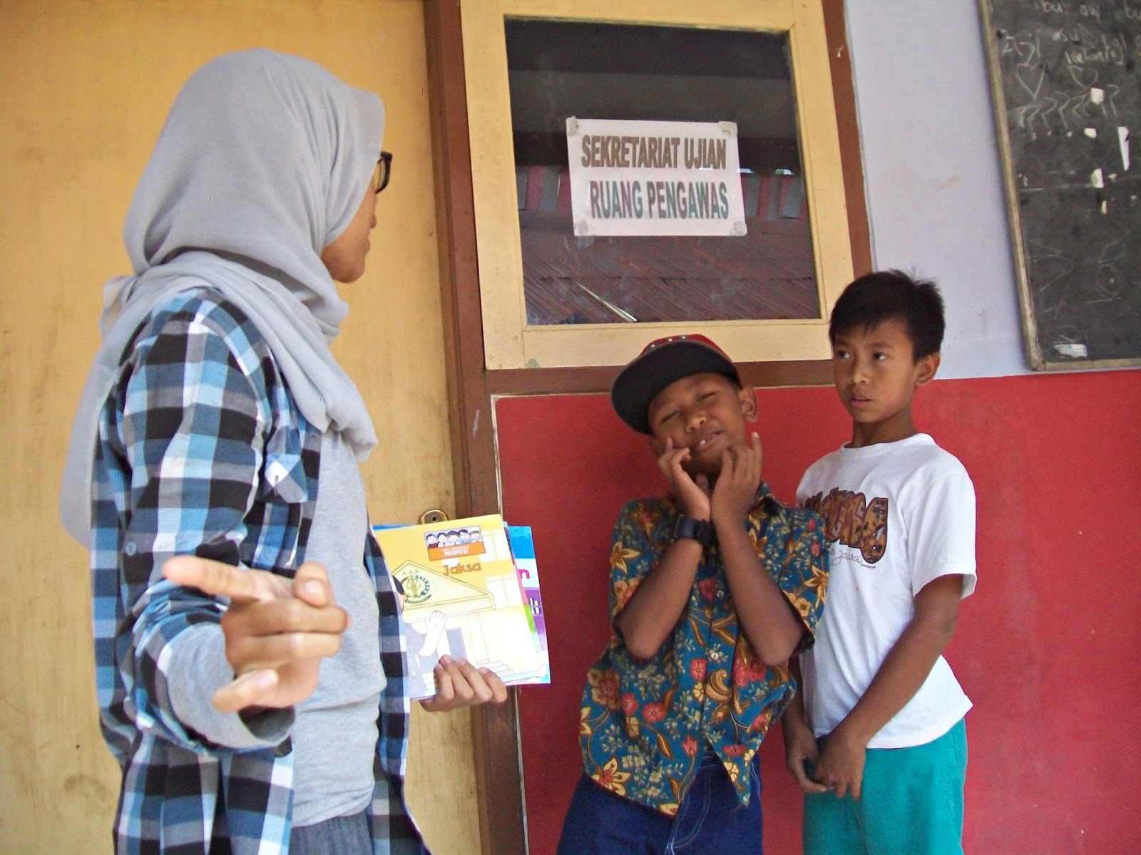Project perpustakaan Batang Jawa Tengah Tanggal 27 Agustus sampai 03 September 2016 Book for Mountain kembali mengadakan project pengadaan perpustakaan. Kali ini diadakan di Kab Batang tepatnya di Desa Ngadirejo.