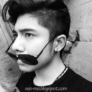 Foto Riza Syah Pakai Kacamata Foto Riza Syah Pakai Kacamata