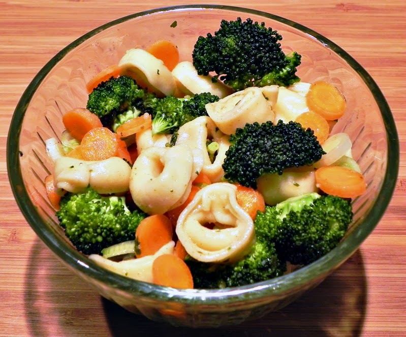 The Iowa Housewife: Tortellini Broccoli Salad