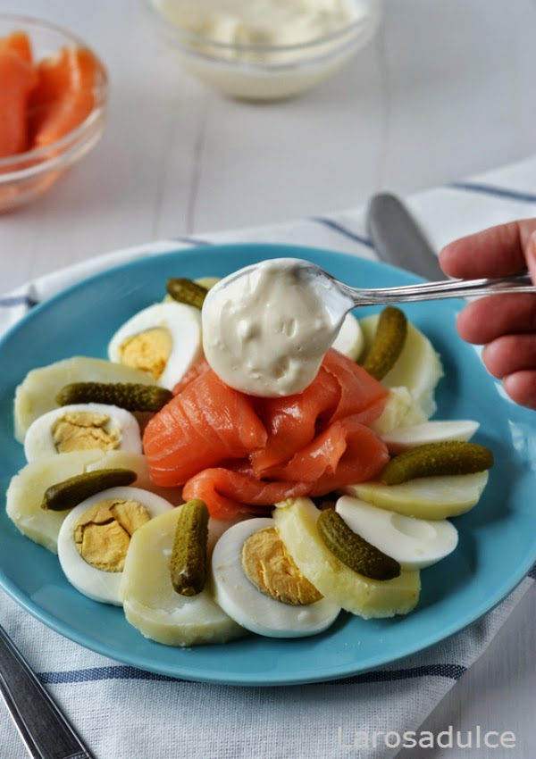 Ensalada de patatas y salmón