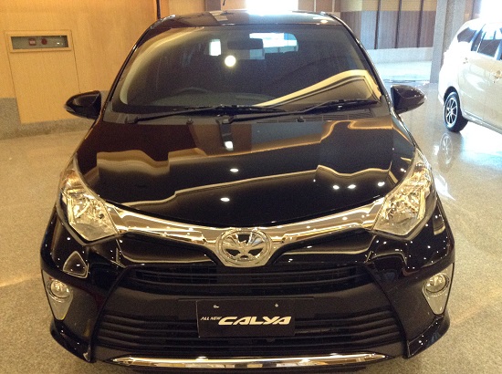 Resmi ! Akhirnya Toyota Calya Launching di Galaxy Mall Surabaya toyota calya warna black