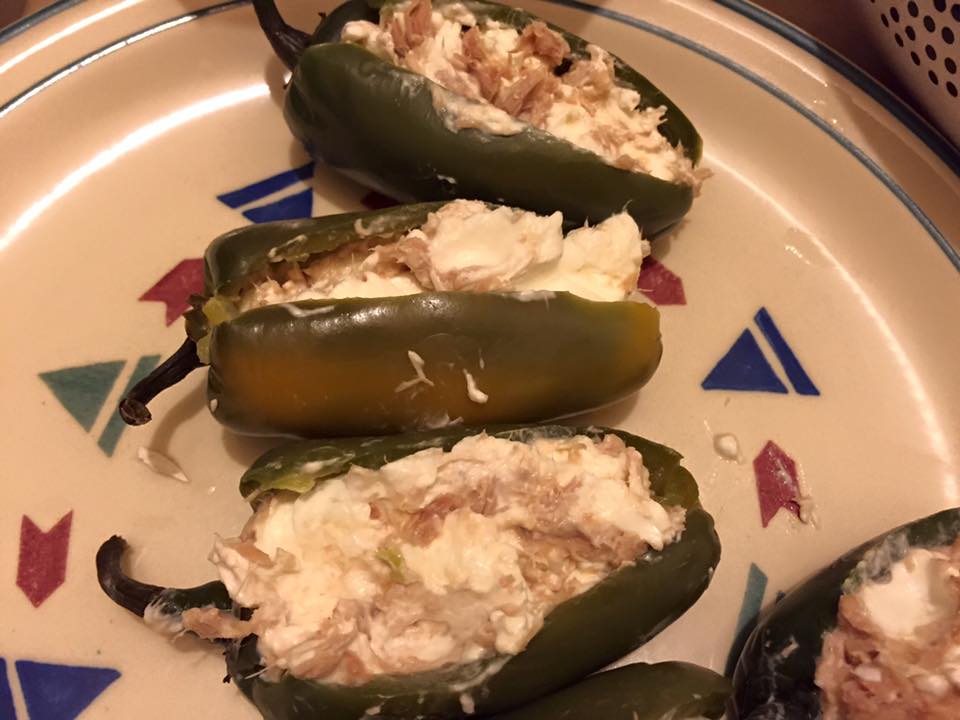 CHILES RELLENOS CON QUESO CREMA Y TOCINO COMIDA DE PETRY