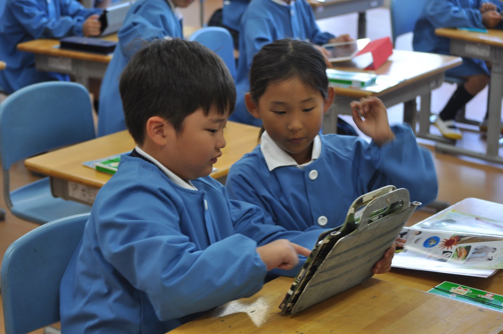 敬愛小学校 (1年生)初めてのiPad 敬愛小学校 (1年生)初めてのiPad
