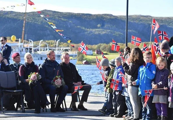 Prince Haakon and Princess Mette-Marit visited Fosnes and Flatanger municipality, Storfjellet hill. HNoMY Norge Royal Yacht. Syrian refugees