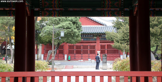 Santuario chino Dongmyo de Seúl en Corea del Sur