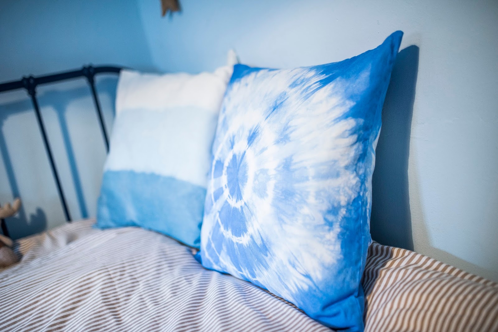 DIY tiedye cushions Melanie Rose Makes
