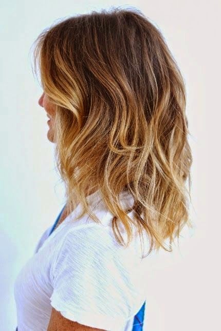 5 Easy Medium Wavy Hairstyle Ideas}