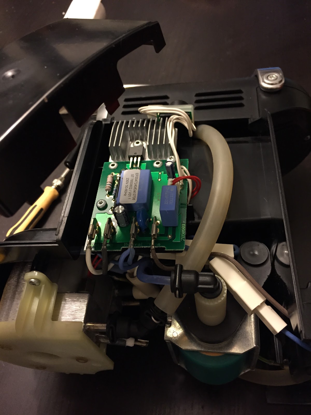 Bidouilles & Réparations Réparation d'une cafetière Nespresso Magimix M100