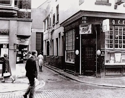 Cases Street