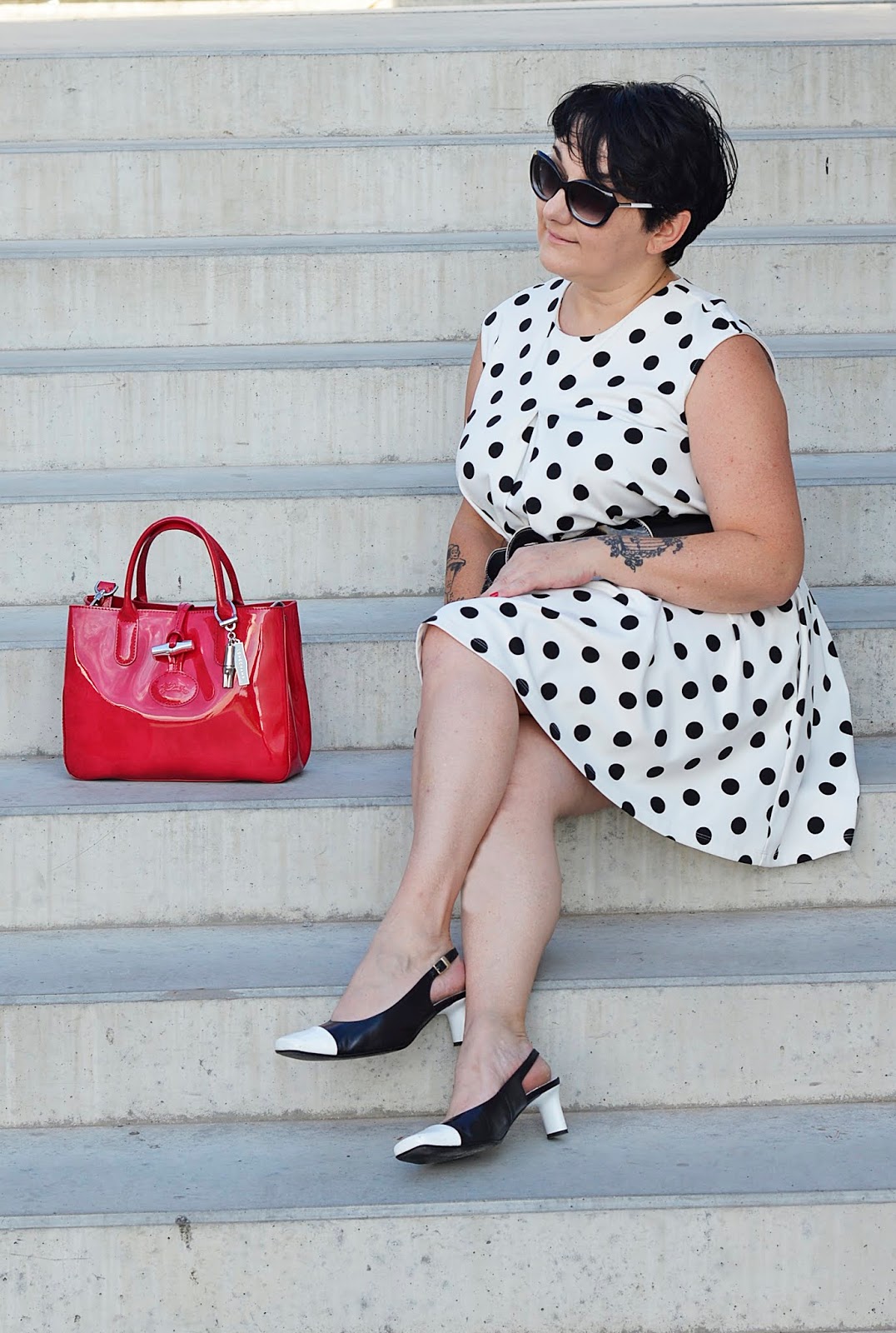 Black and white polka dots dress, black and white style