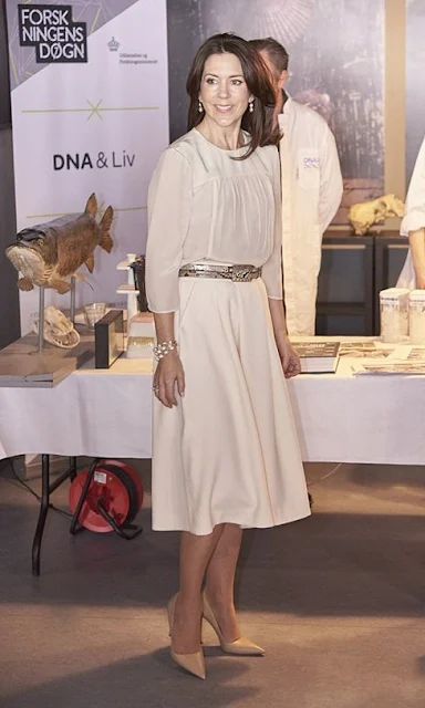 Crown Princess Mary of Denmark attends the official opening of "2016 Danish Research Festival" held at the Zoological Museum of Copenhagen