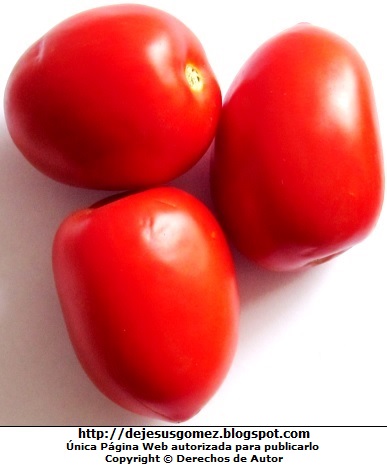 Tomates Foto de tres tomates rojos por Jesus Gómez