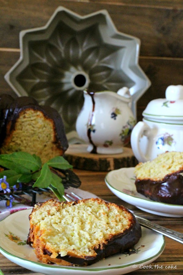 avocado-and-zucchini-bundt-cake, bizcocho-de-calabacín-y-aguacate