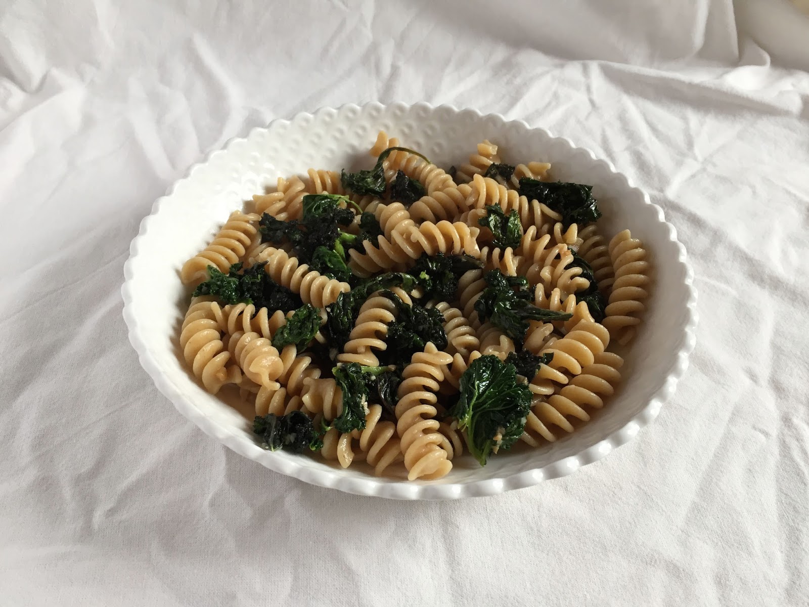 Inglourious Bananas Garlic, Parmesan and Kale Pasta // Pasta all'aglio