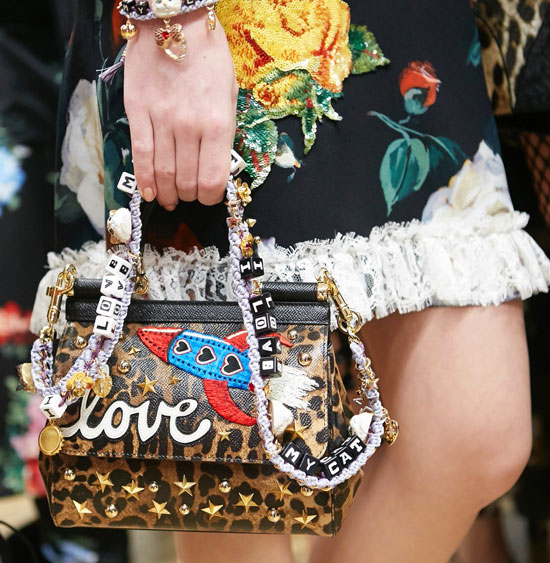 Dolce&Gabbana-Fall-Winter-2017-18-Women's-Fashion-Show Dolce&Gabbana-Fall-Winter-2017-18-Women's-Fashion-Show haute couture tendances automne hiver 2017 2018