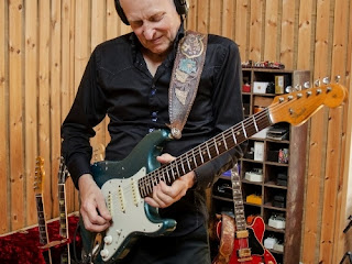 Oz Guitar / Comments Oz Guitar / Comments