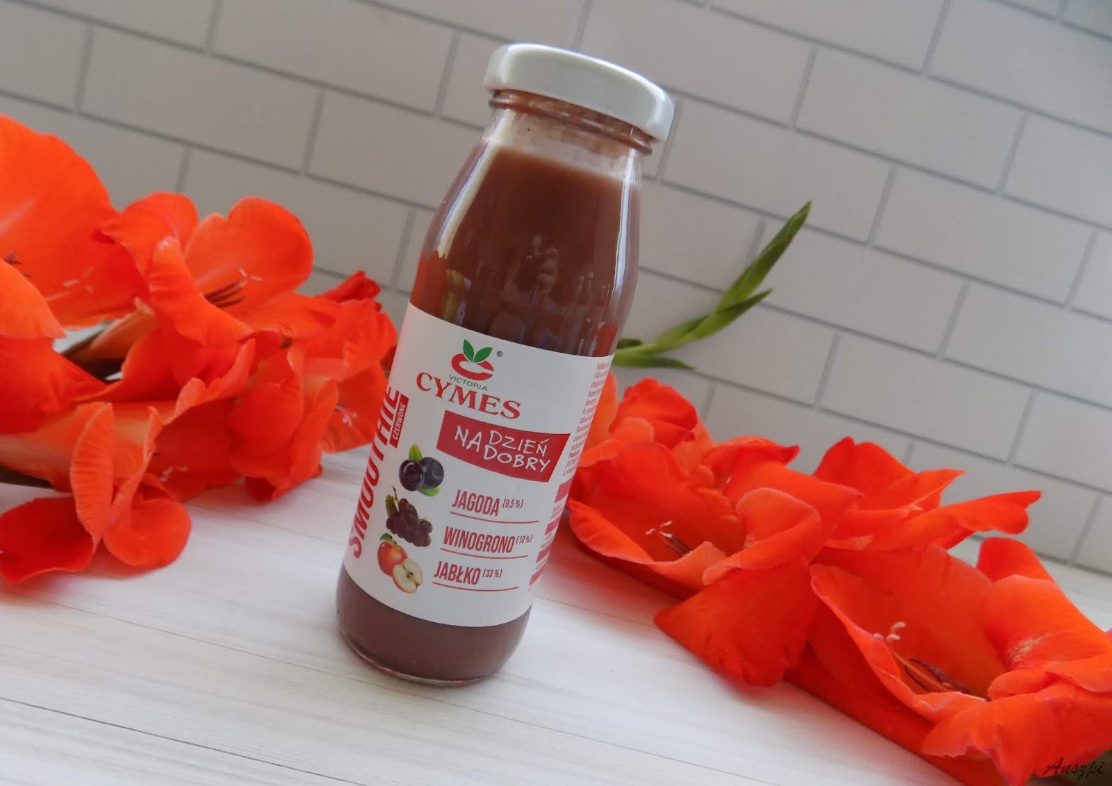 Owoce w butelce smoothie Victoria Cymes Anszpi blog