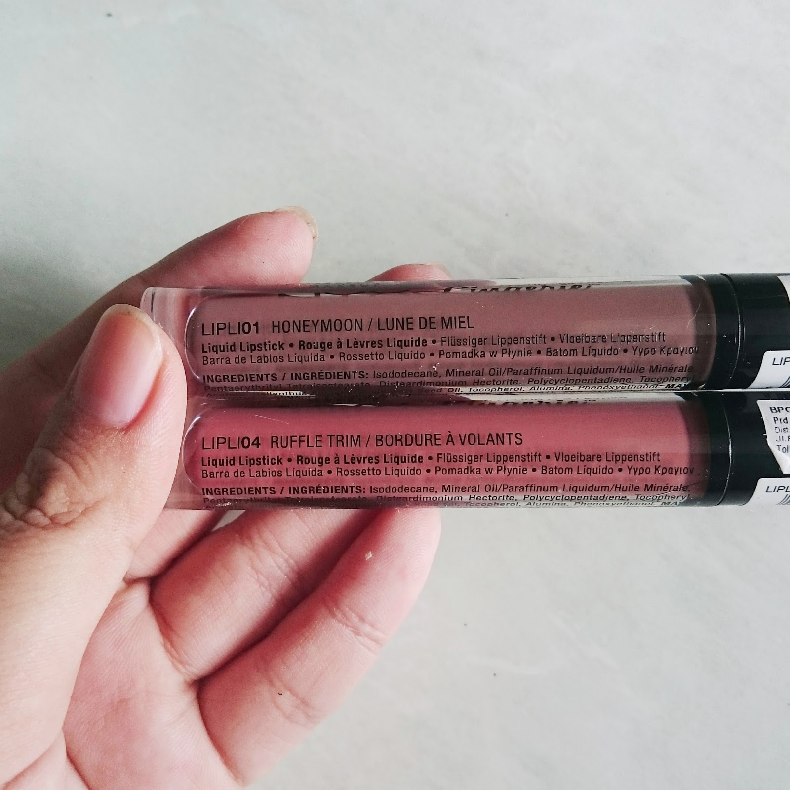 2018 Senandika Ayu Toko kedua yang aku kunjungi adalah NYX Aku ngga suka sama pengalamanku di toko ini Waktu masuk aku langsung disamperin sama salah seorang beauty