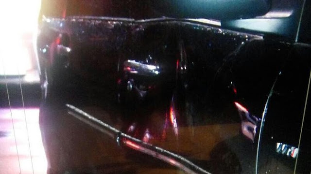 Jurnalis NET Dipukul & Diludahi saat Meliput Mini Cooper Kebanjiran di Kemang Jurnalis NET Dipukul & Diludahi saat Meliput Mini Cooper Kebanjiran di Kemang