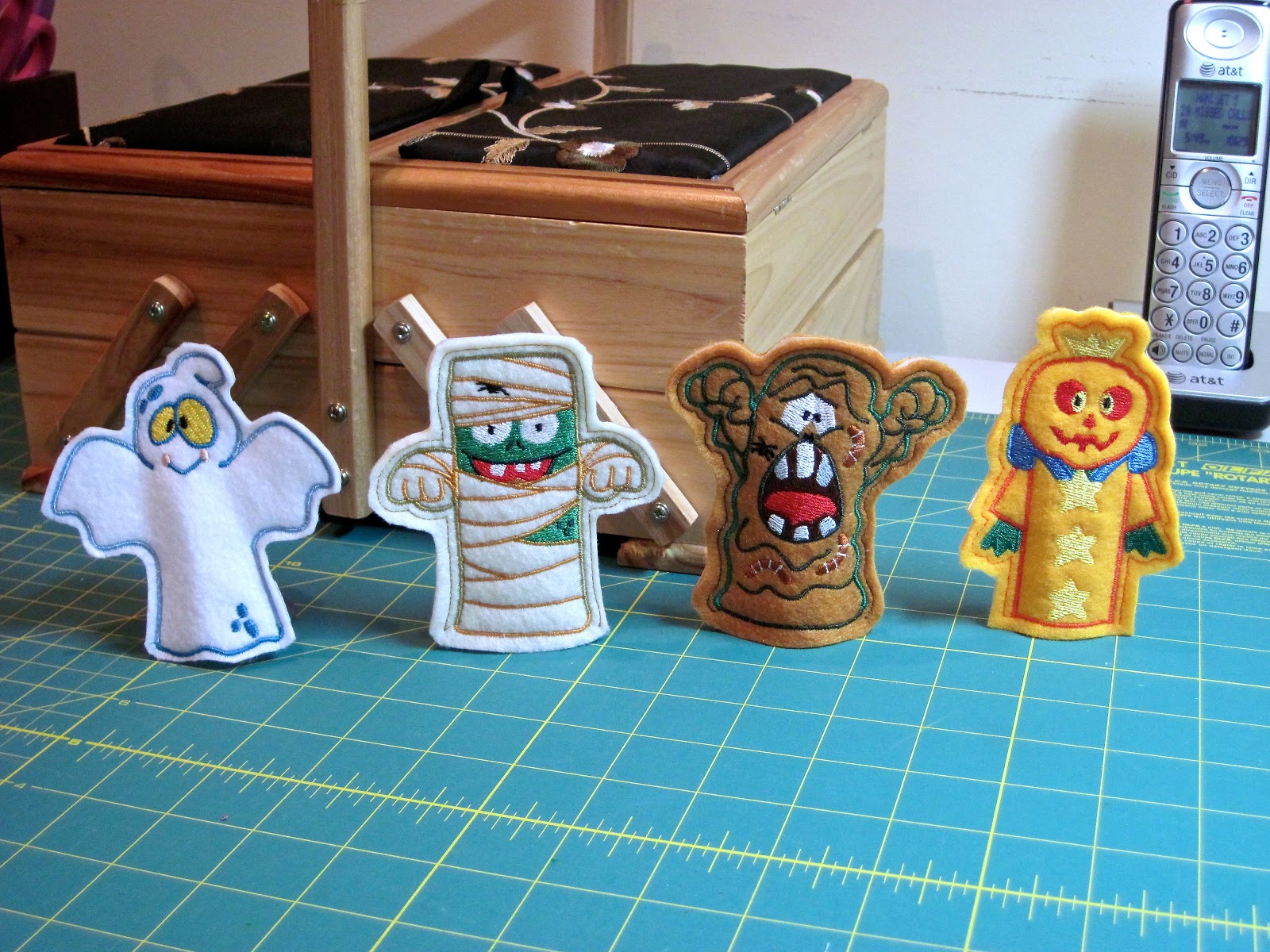 In the Hoop Halloween Finger Puppets Sylvia's Stitches