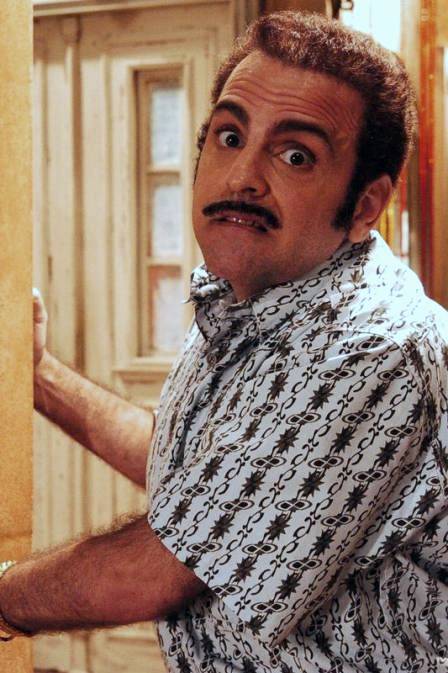 Foto de Guilherme Karan assustado com Bigodinho interpretando Foto de Guilherme Karan assustado com Bigodinho interpretando