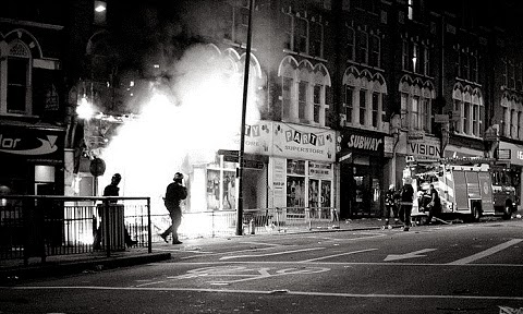 Incendie lors des émeutes de Londres en 2011