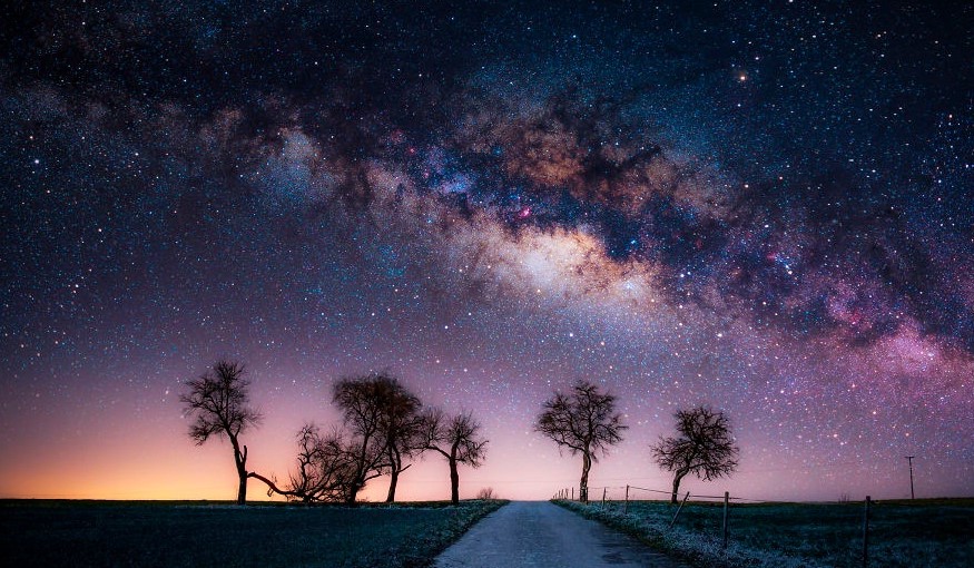 6 Keindahan Foto Langit Malam Hari Yang Tidak Akan Terlupakan
