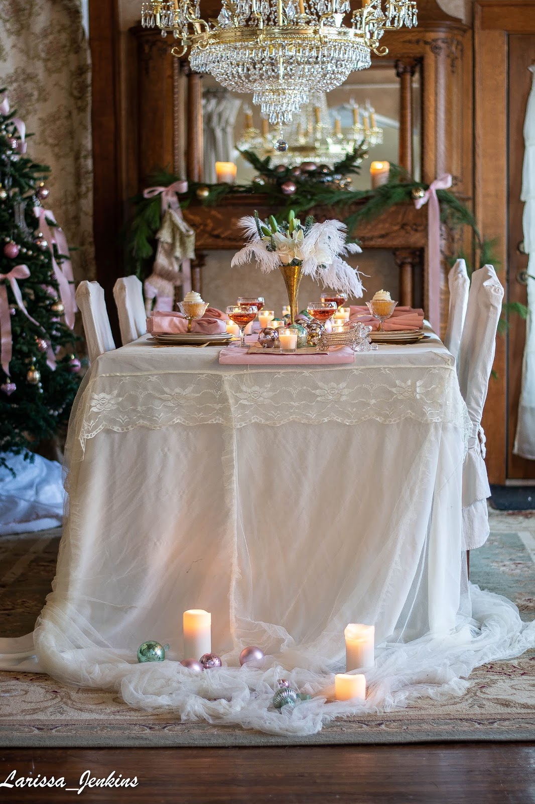 I had such a hard time decorating this room for Christmas this year. I