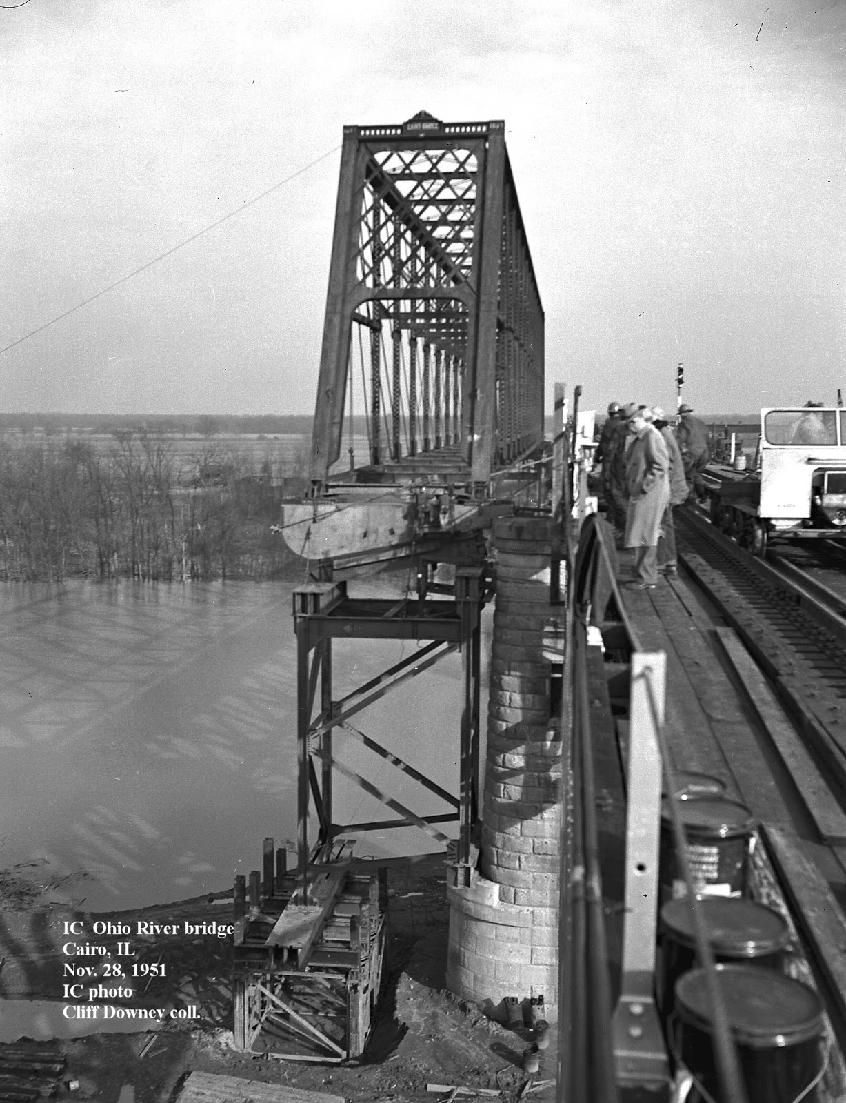 Stern-wheel riverboat,Illinois Central Railroad bridge,Ohio River,Cairo,IL,c1909 Photo