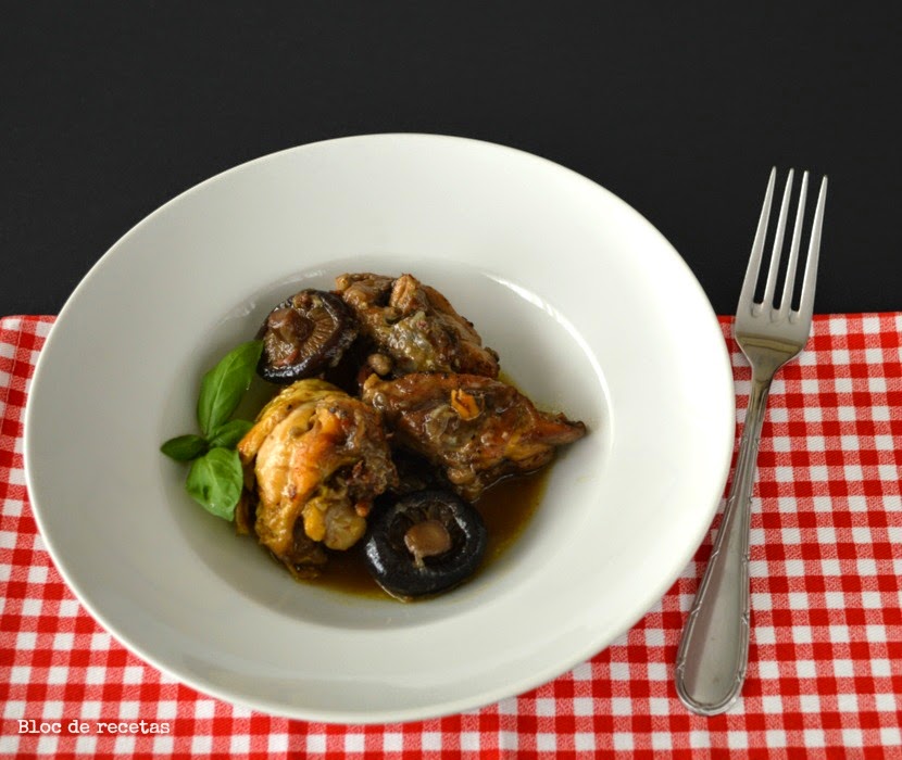 Bloc de recetas Pollo estofado con setas y caldo de pollo