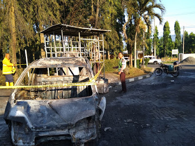 Kebakaran Mobil Di SPBU Tapen Kebakaran Mobil Di SPBU Tapen