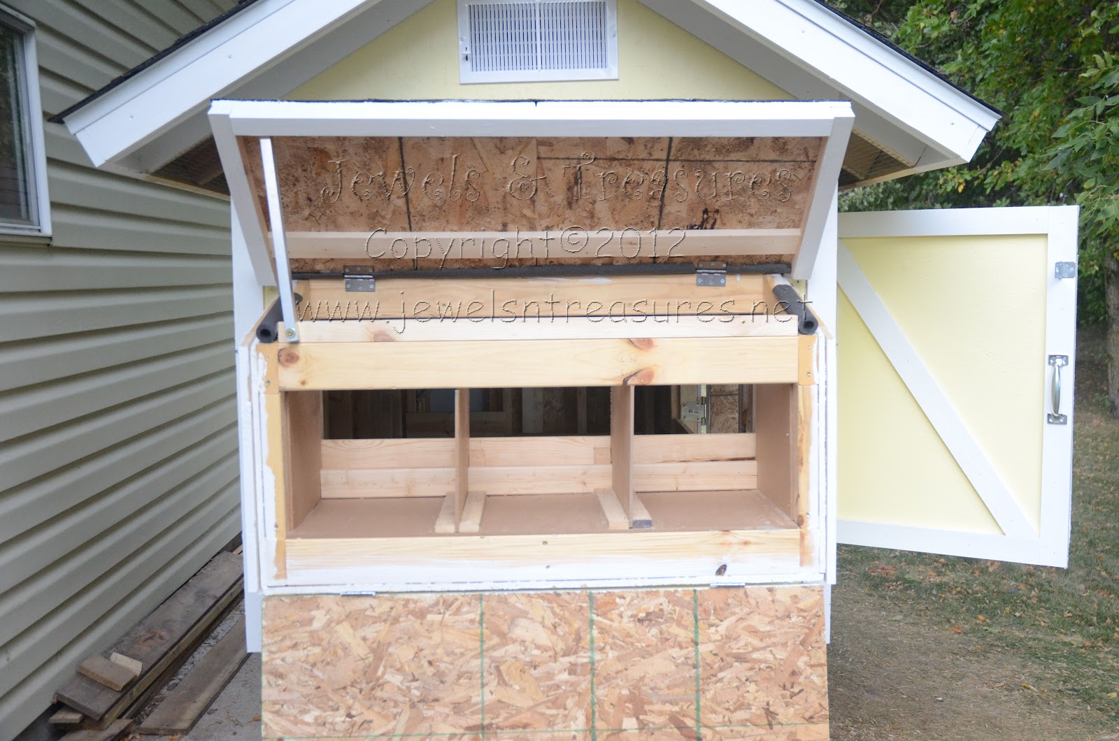 5 Gallon Bucket Chicken Coop NL