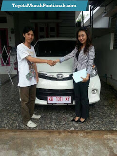 Pak Budiman dengan Avanza Veloz 1.5 M/T warna putih Foto Pembeli Mobil Toyota di Pontianak