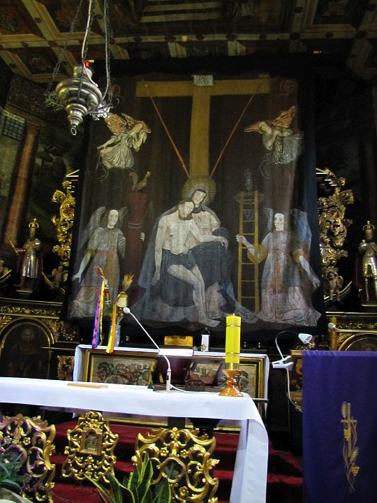 Kurtyna wielkopostna - Pieta i Arma Christi. Kurtyna wielkopostna - Pieta i Arma Christi.